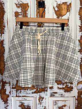 In February Women’s Plaid Shorts Size M Cream Black Cotton Casual Cottagecore